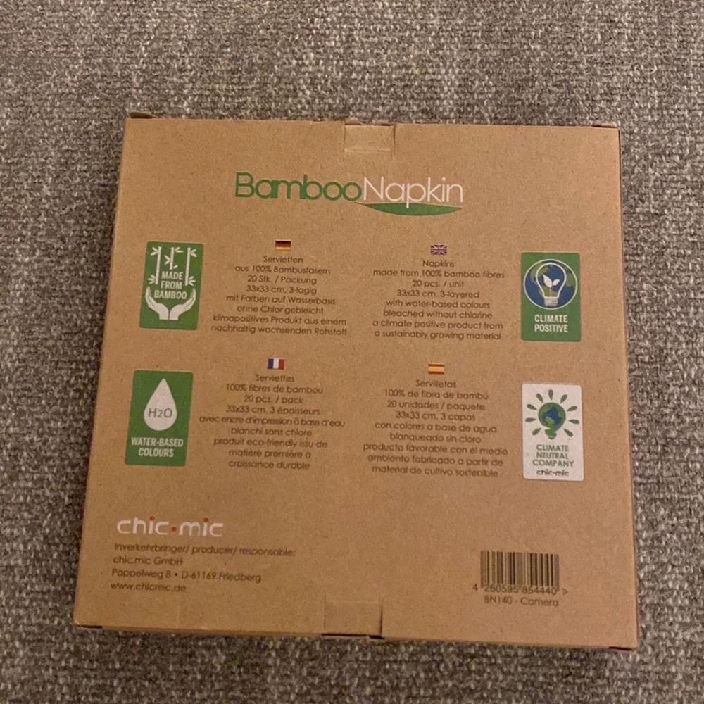 NEW 20ct package of napkins